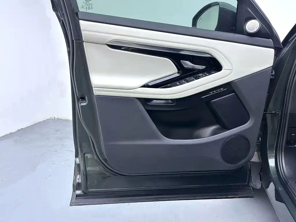 Land Rover Evoque 2024 — фото 11