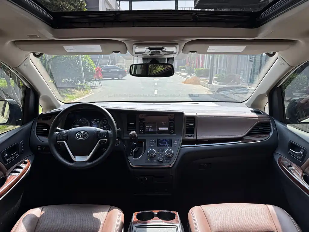 Toyota Sienna 2019 — фото 14