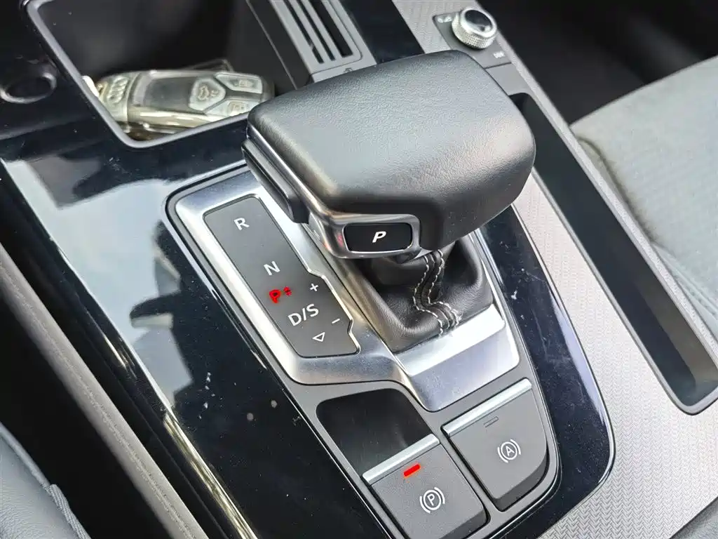 Audi Q5L Sportback 2022 — фото 13