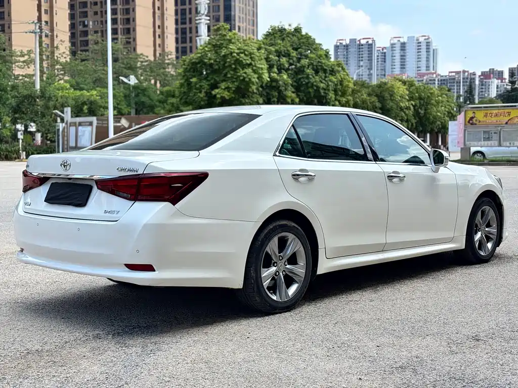 Toyota Crown 2016 — фото 6