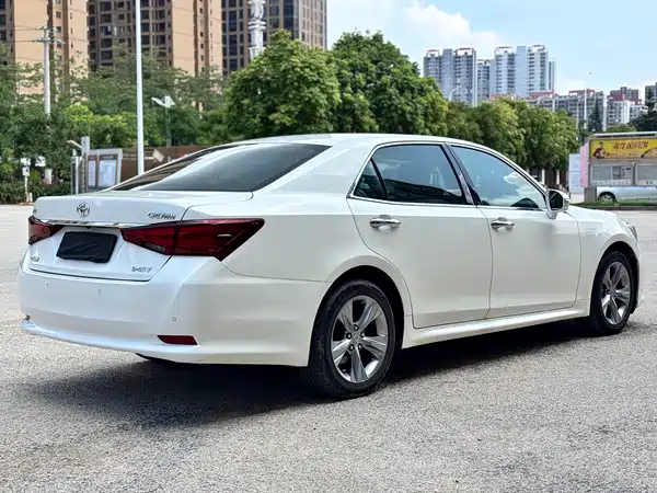 Toyota Crown 2016