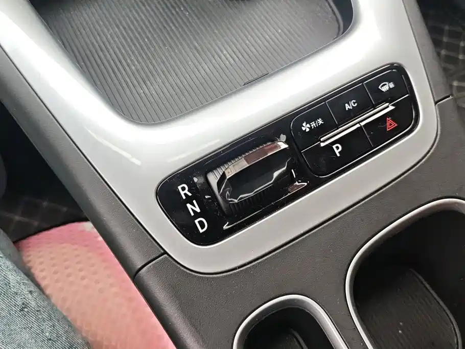 Geely Galaxy Starwish 2025 — фото 16