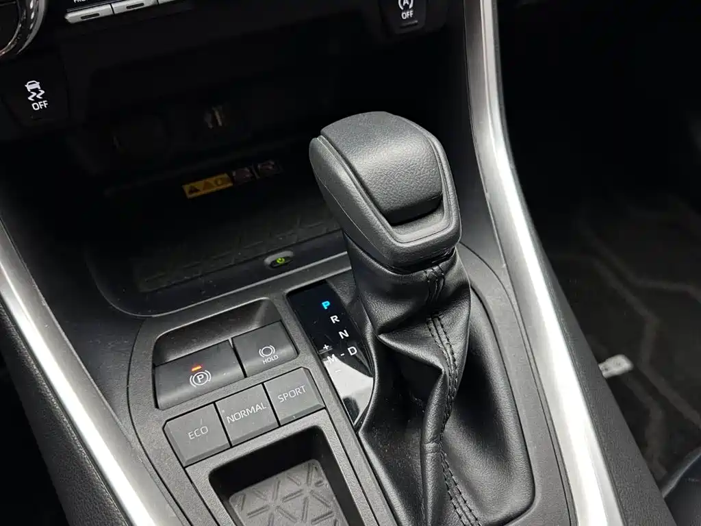 Toyota RAV4 2023 — фото 15