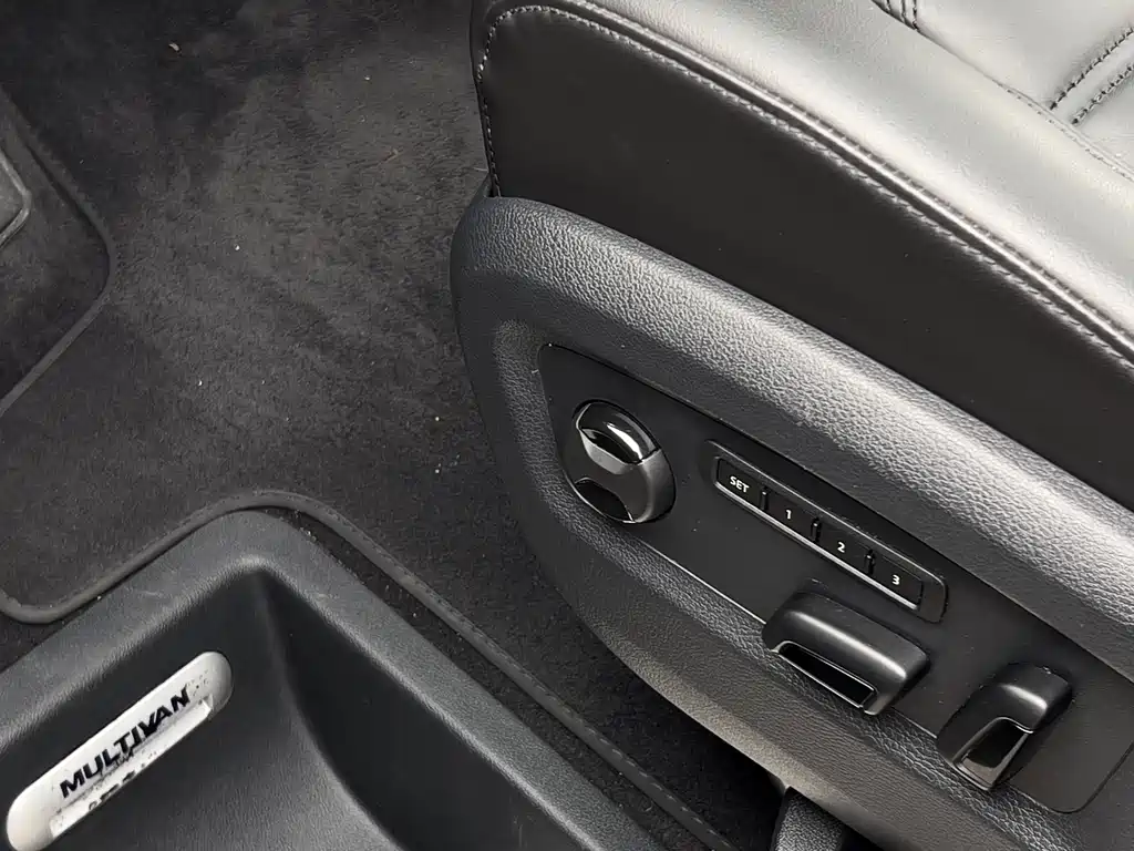 Volkswagen Multivan 2017 — фото 21