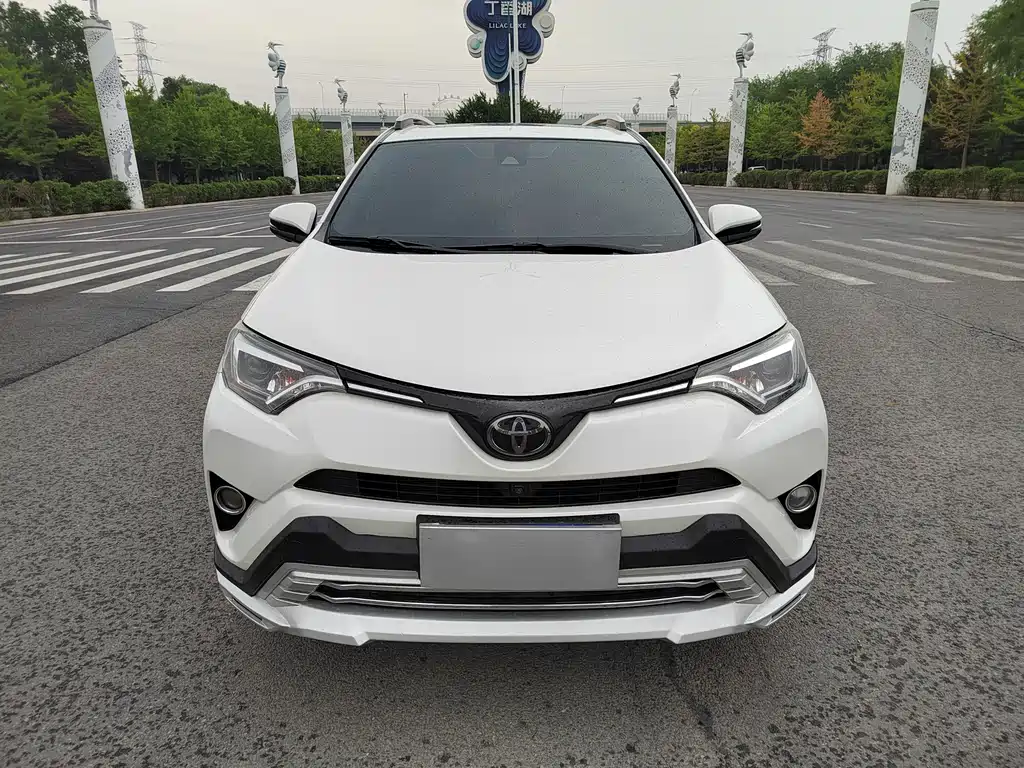 Toyota RAV4 2019 — фото 2