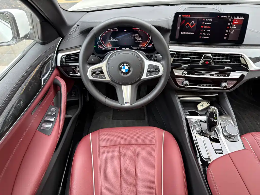 BMW 5 Series 2022 — фото 11