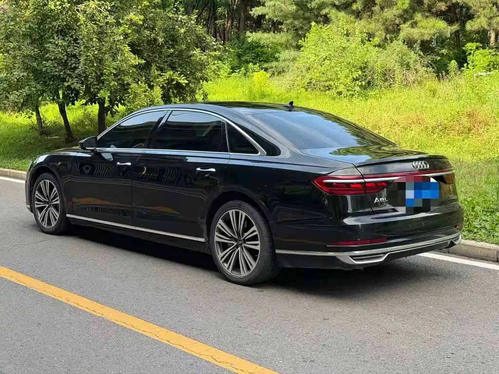 Audi A8 2022 — фото 5