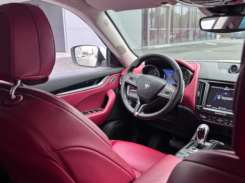 Maserati Levante 2018 — фото 12