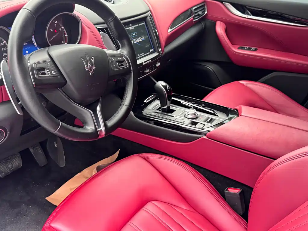 Maserati Levante 2018 — фото 16