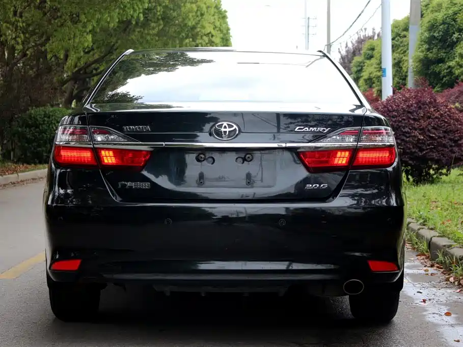 Toyota Camry 2017 — фото 6