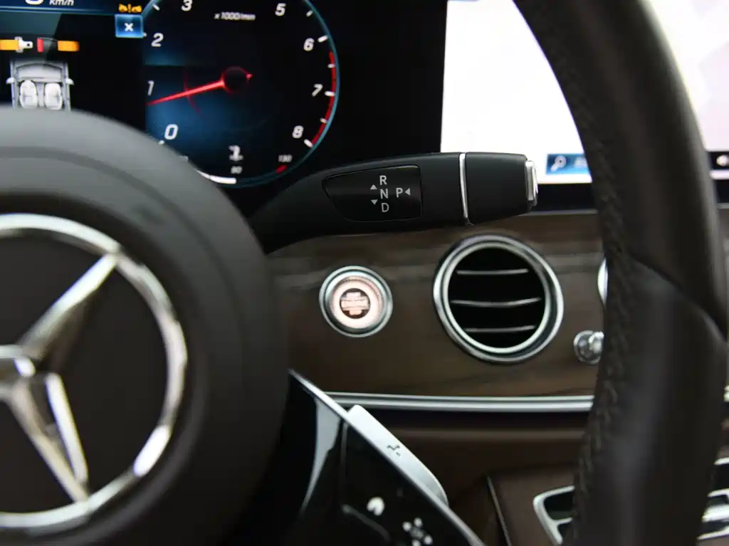 Mercedes-Benz E-Class 2023 — фото 12