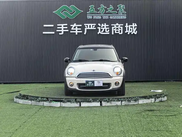 MINI Clubman 2011