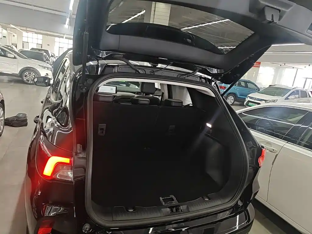 Ford Edge 2022 — фото 19