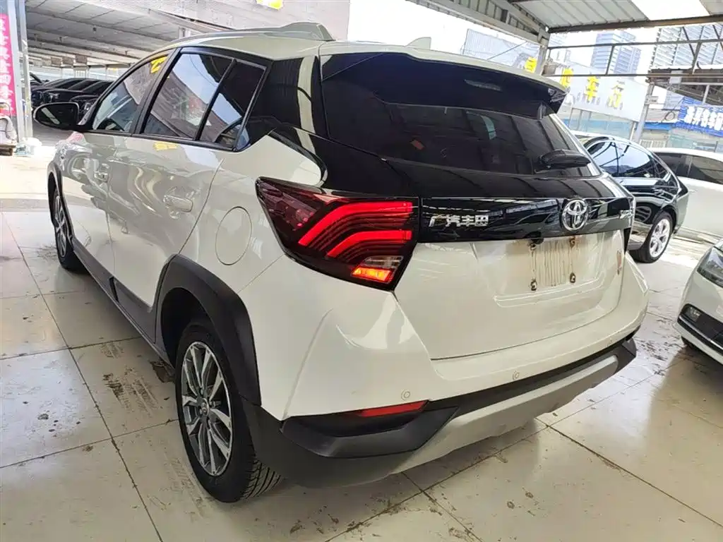 Toyota Yaris L 2020 — фото 5