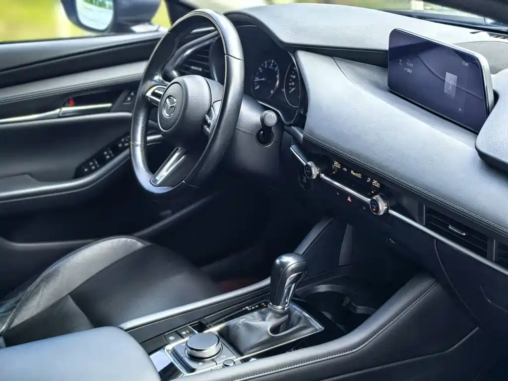 Mazda 3 Axela 2020 — фото 13