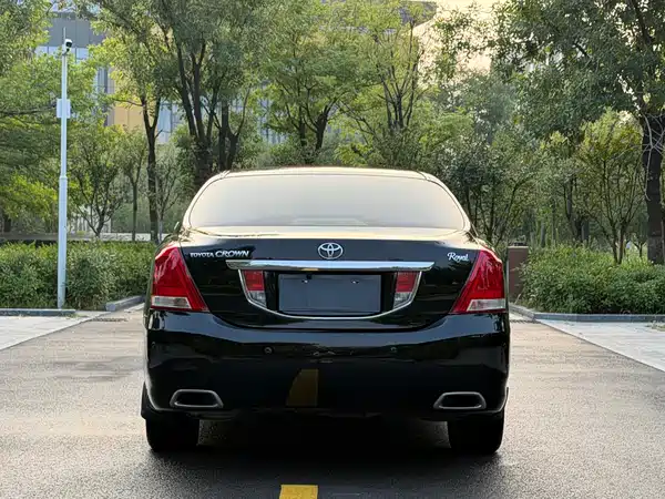 Toyota Crown 2012