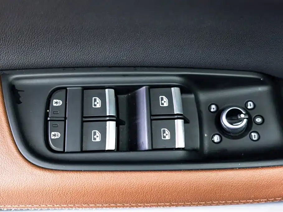 Audi Q7 2023 — фото 16