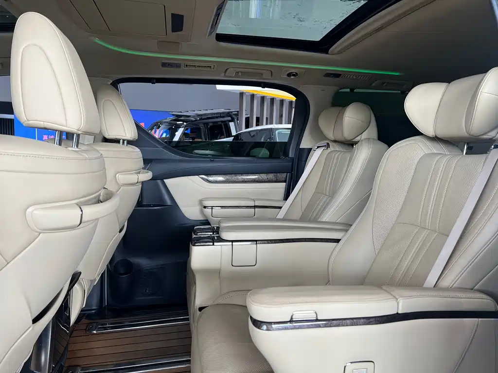 Toyota Alphard 2020 — фото 2