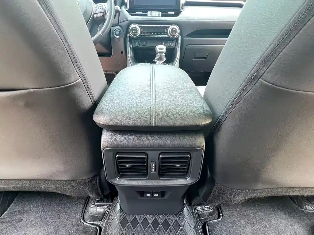 Toyota RAV4 2021 — фото 12