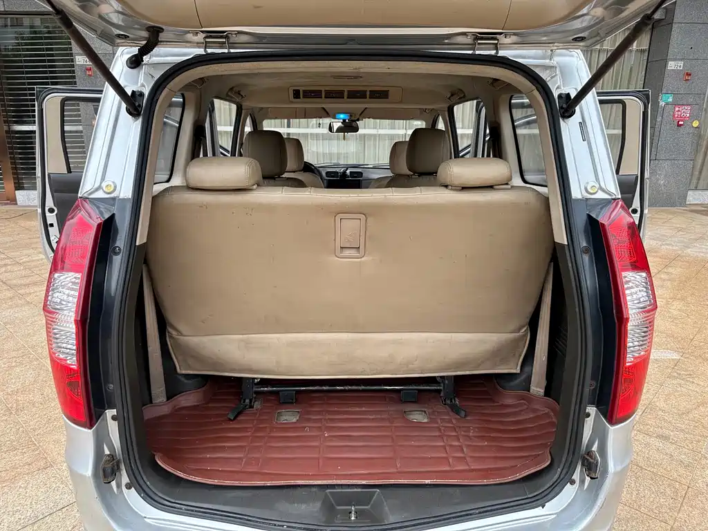 Wuling Hongguang 2015 — фото 6