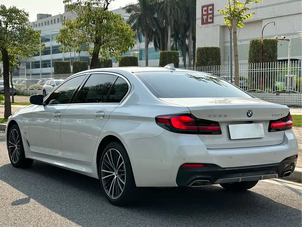 BMW 5 Series 2023 — фото 16