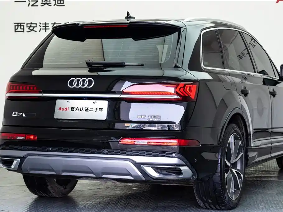 Audi Q7 2023 — фото 24