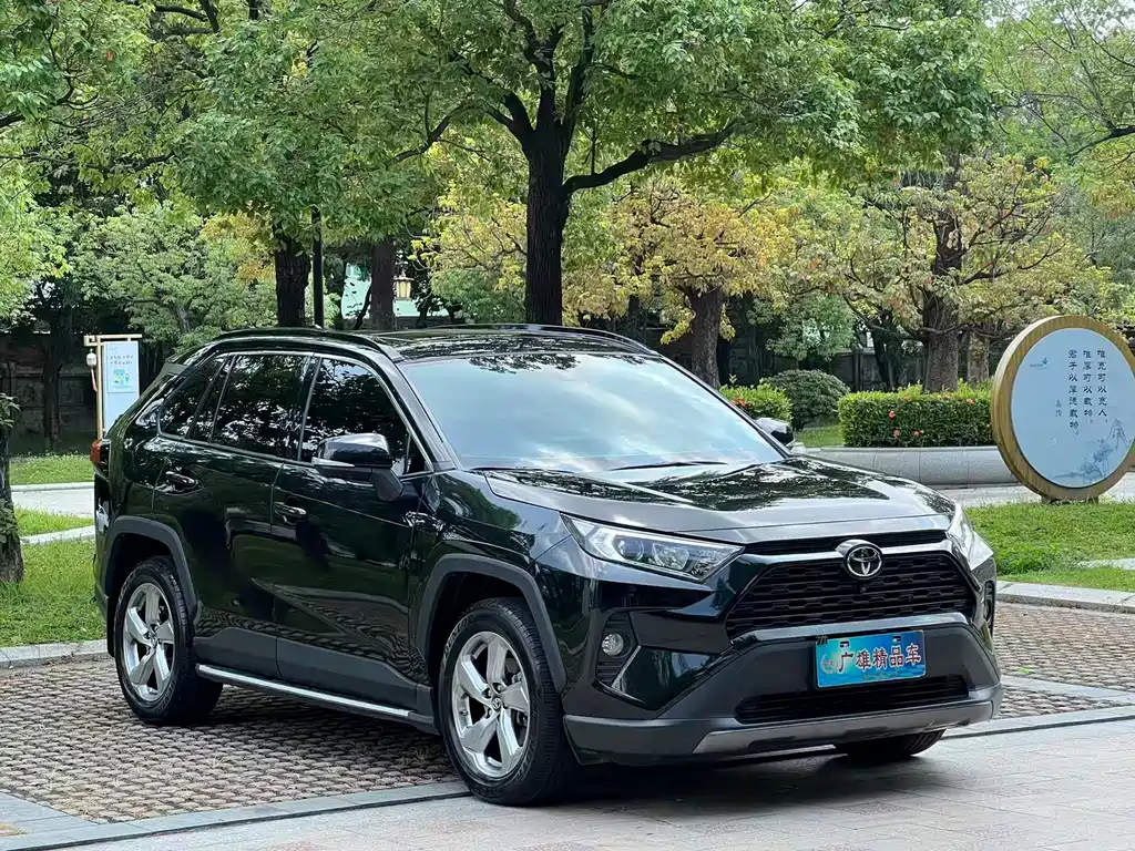 Toyota RAV4 2021 — фото 3