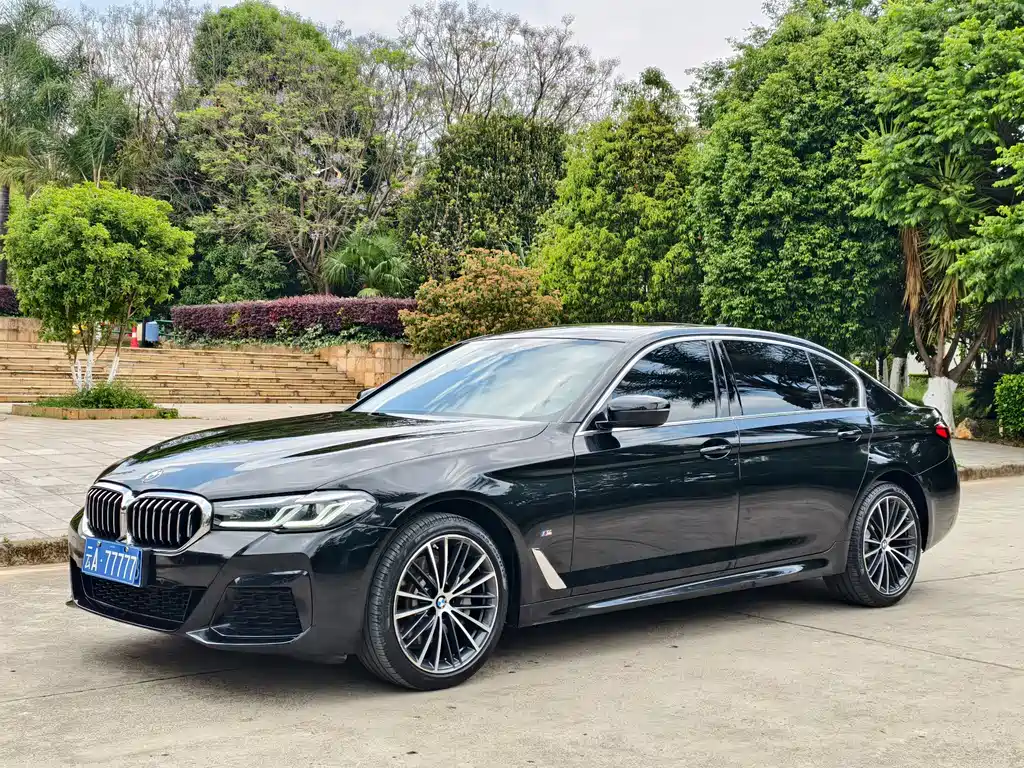 BMW 5 Series 2023 — фото 1