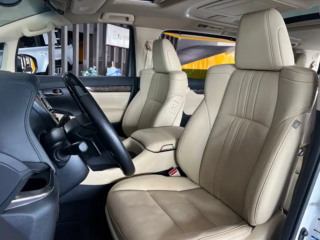 Toyota Alphard 2022 — фото 8