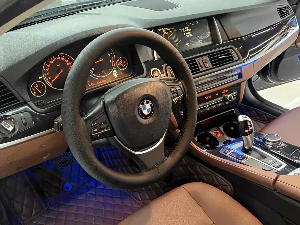 BMW 5 Series 2017 — фото 9
