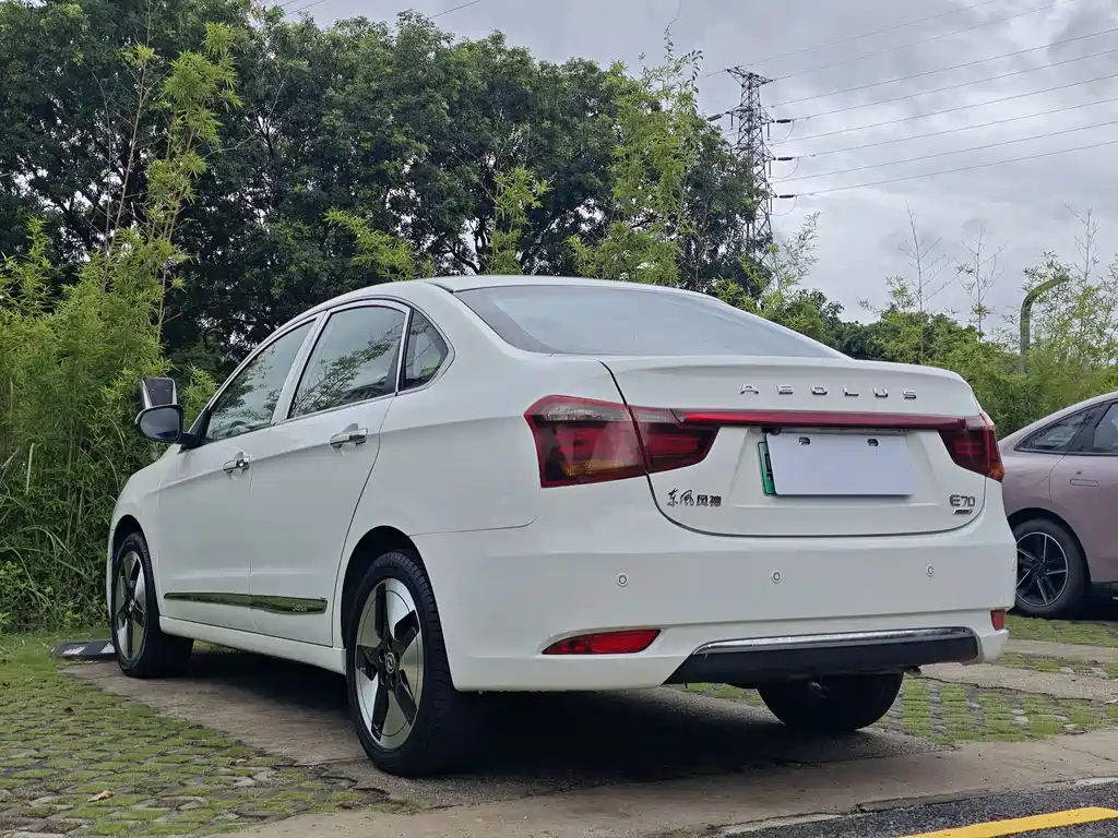 Dongfeng E70 2021