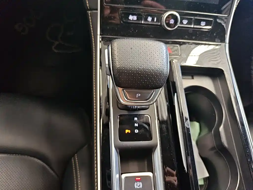Roewe i6 MAX New Energy 2022 — фото 14