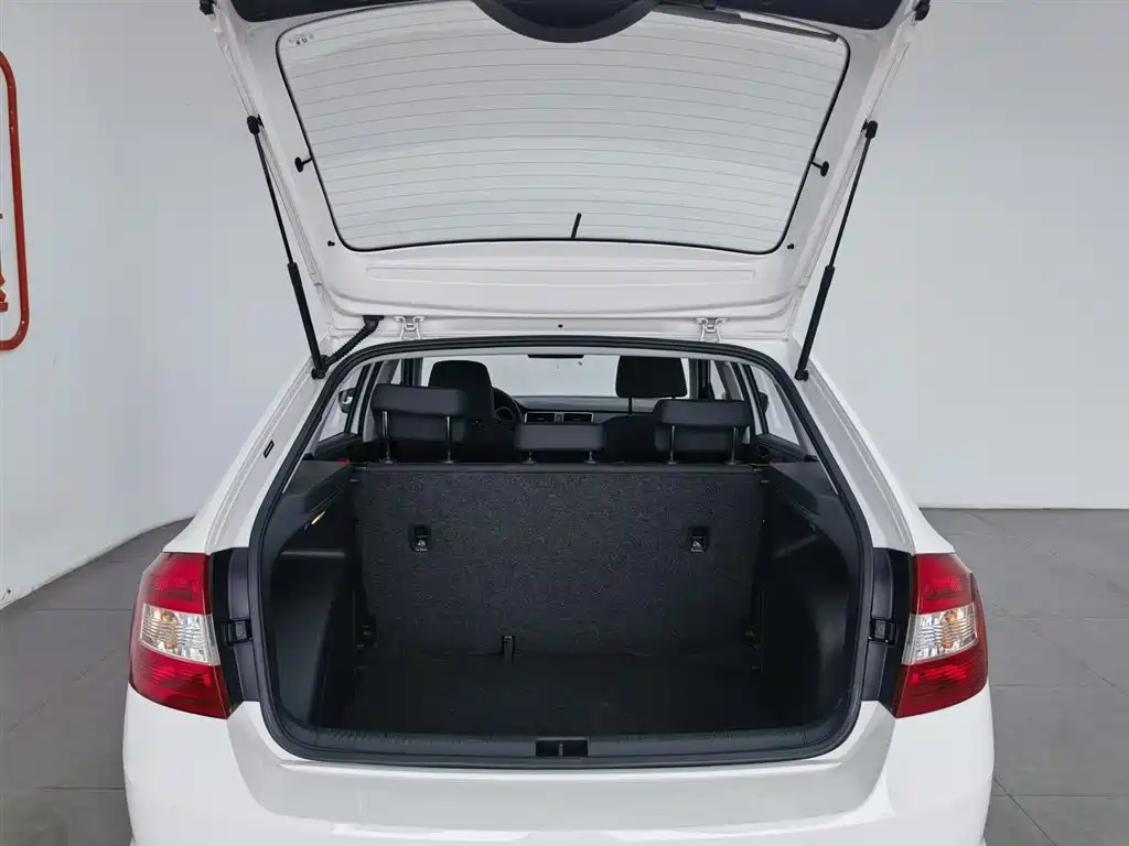 Skoda Rapid Spaceback 2019 — фото 16