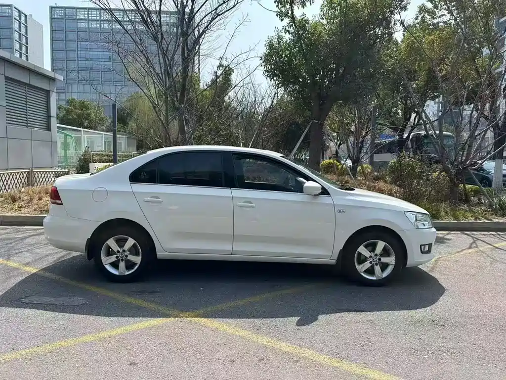 Volkswagen Sagitar 2014