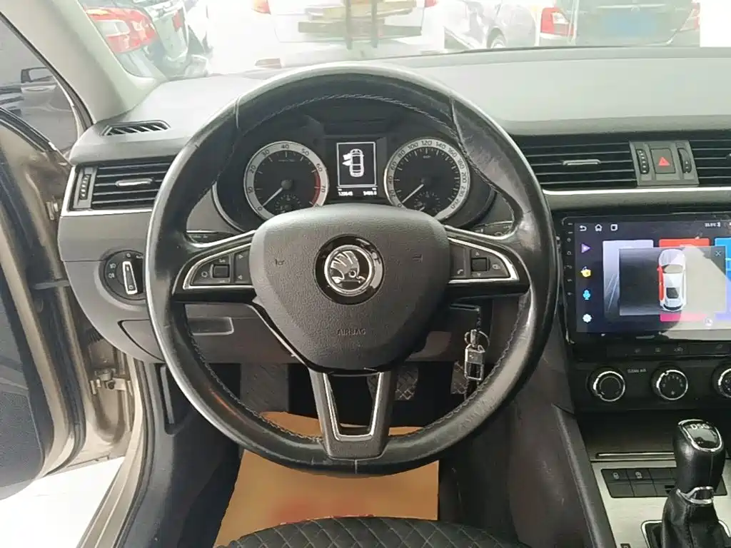 Skoda Octavia 2018 — фото 11