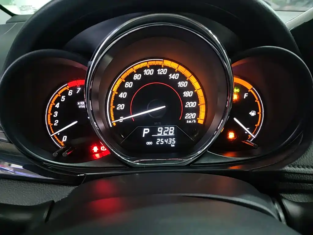 Toyota Yaris L 2022 — фото 12