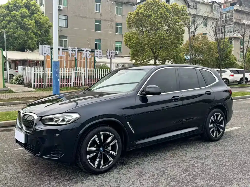 BMW iX3 2023 — фото 1