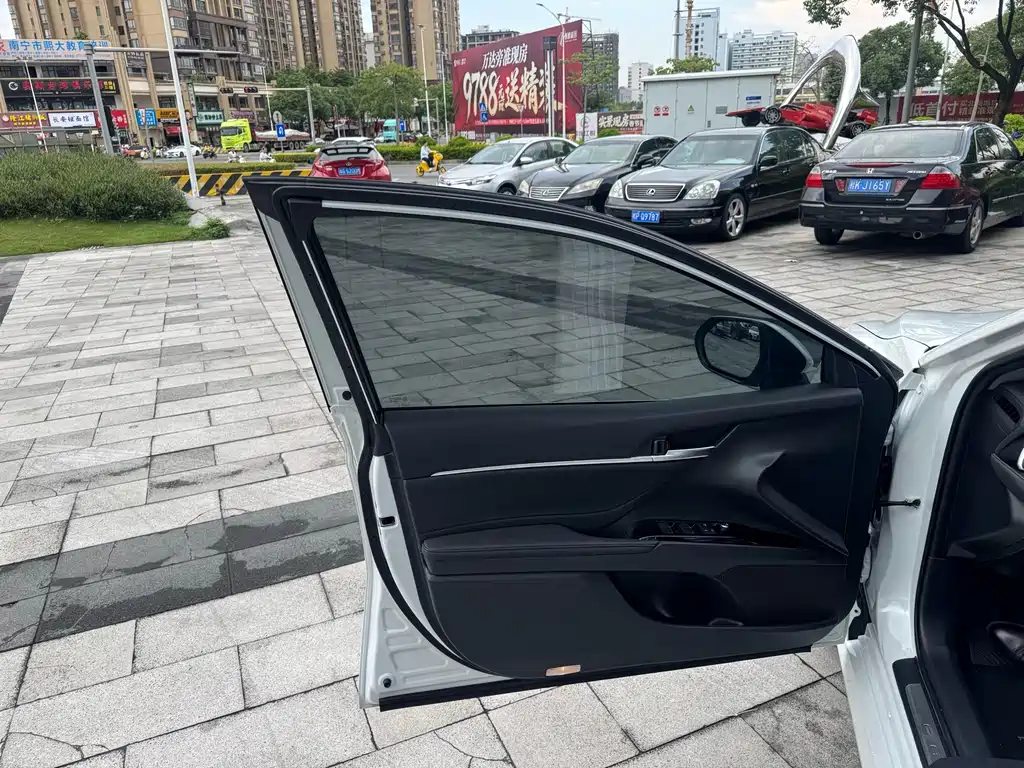 Toyota Camry 2022 — фото 18