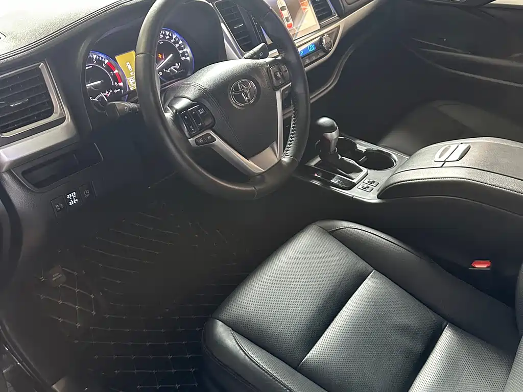 Toyota Highlander 2016 — фото 10