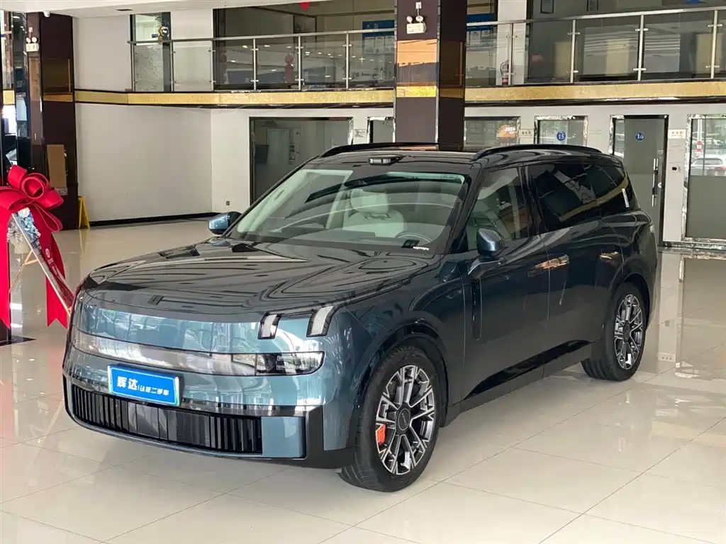 Lynk & Co 900 2025