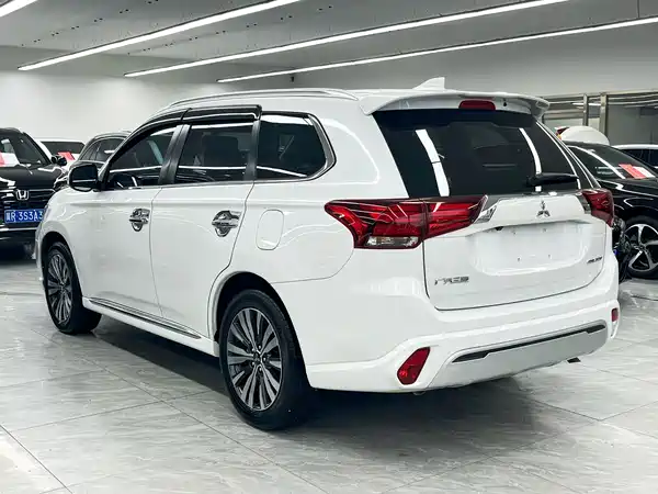 Mitsubishi Outlander 2021