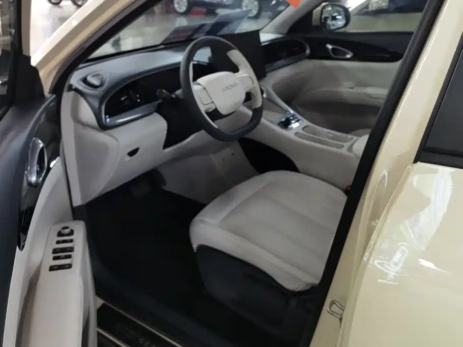 Geely Galaxy Starwish 2025 — фото 9