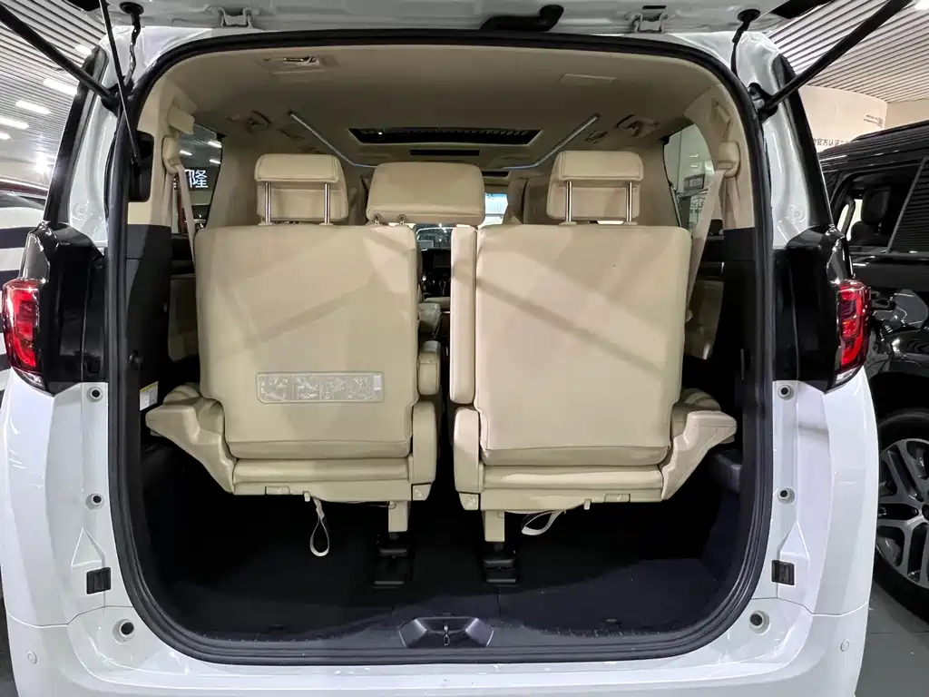 Toyota Alphard 2017 — фото 14