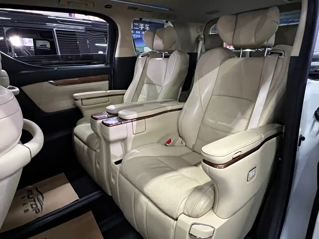 Toyota Alphard 2017 — фото 9