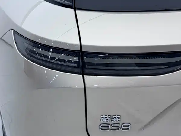 NIO ES8 2023