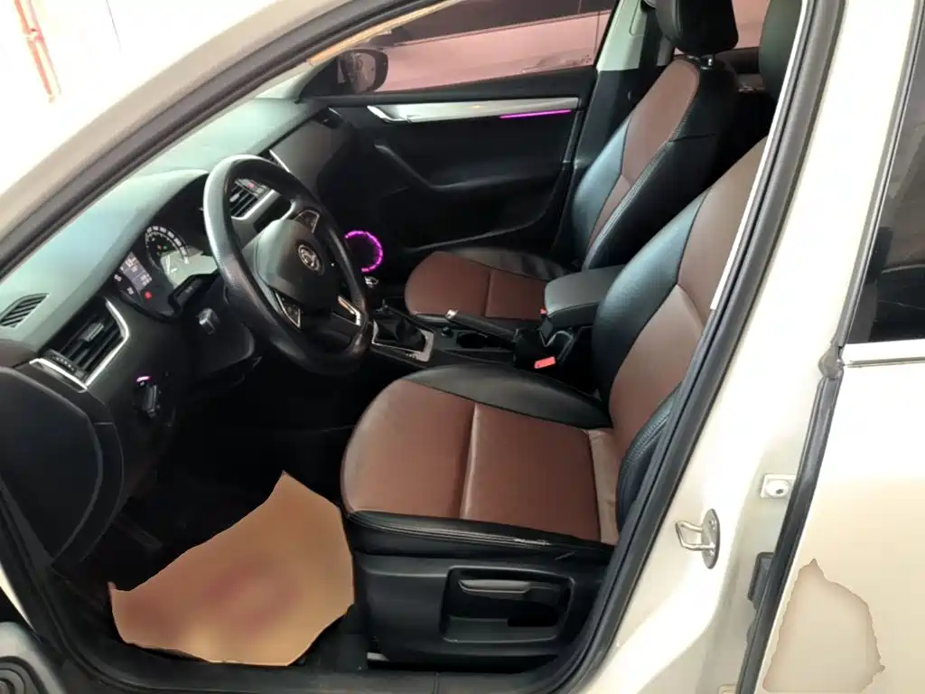 Skoda Octavia 2020 — фото 15