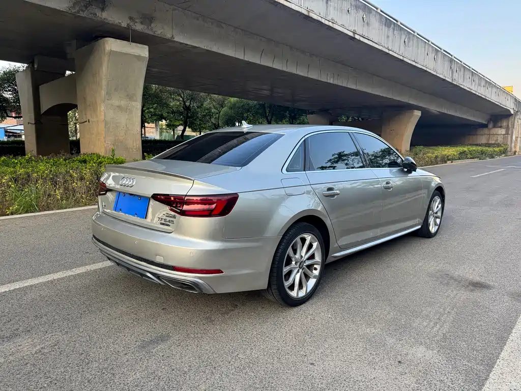 Audi A4L 2019