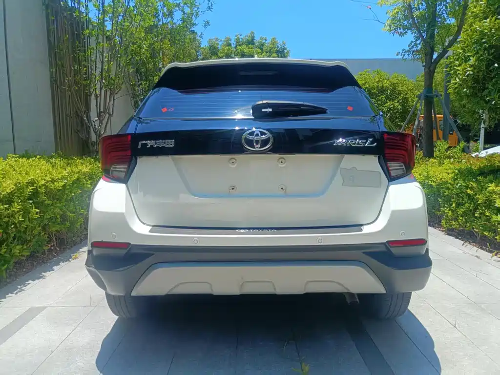 Toyota Yaris L 2022 — фото 12