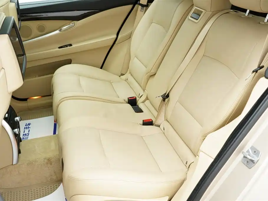 BMW 5 Series GT 2015 — фото 10