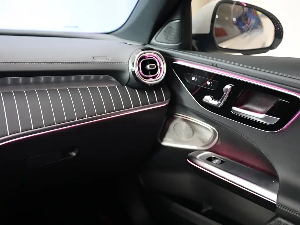 Mercedes-Benz C-Class 2025 — фото 17